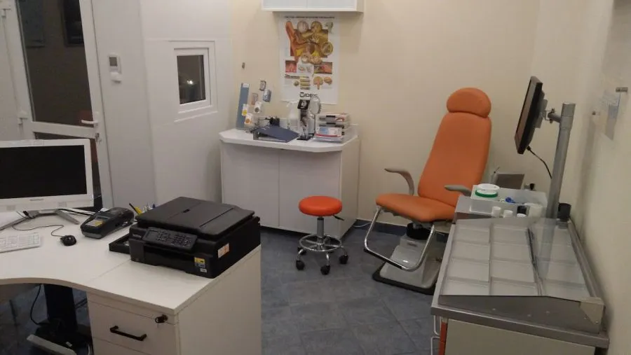 Gabinet, w którym odbywa się dopasowywanie aparatów słuchowych, znajduje się w Warszawie, w dzielnicy Śródmieście.